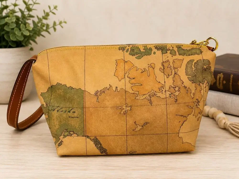 Vintage Alviero Martini 1A Classe Geo Map Shoulder Bag Made Italy